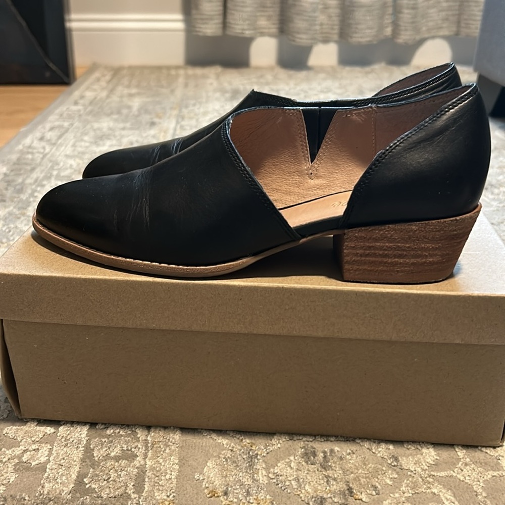 The Lucie Shoe in Leather in black